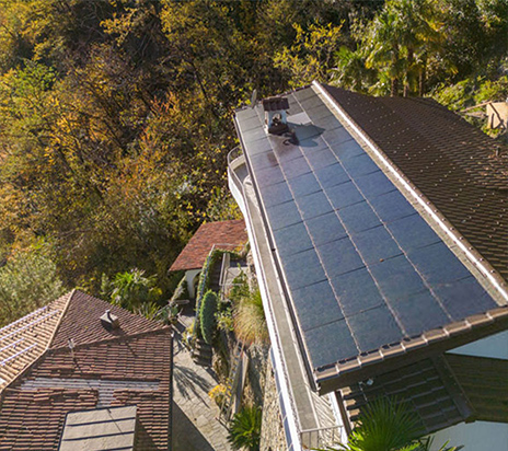 Système de panneaux solaires hors réseau de 20 kW pour une maison privée en Suisse